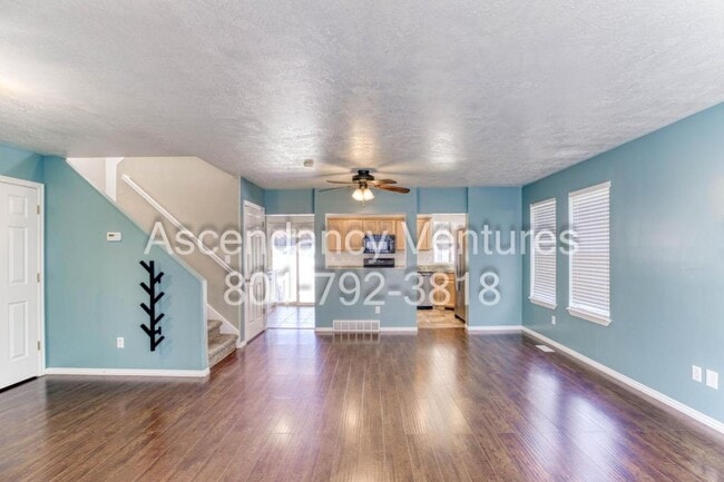 Building Photo - 1483 N Clemente Wy