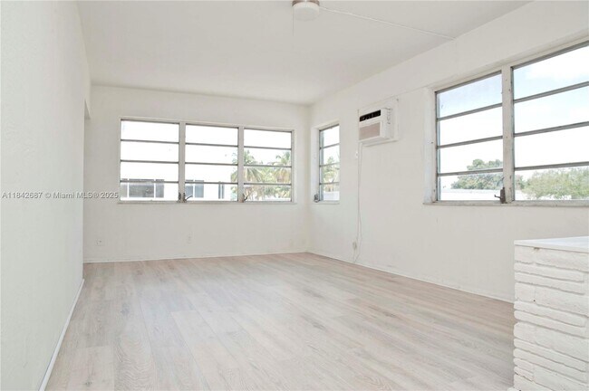 Foto del edificio - 1323 N Federal Hwy