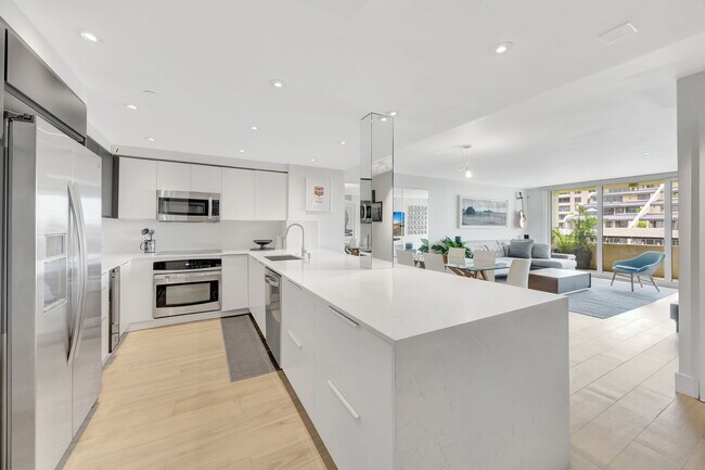 Building Photo - 170 Ocean Lane Dr