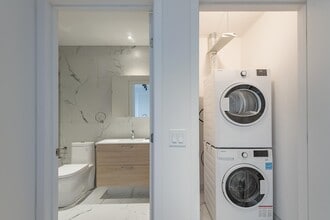 Building Photo - 150 Rue du Séminaire