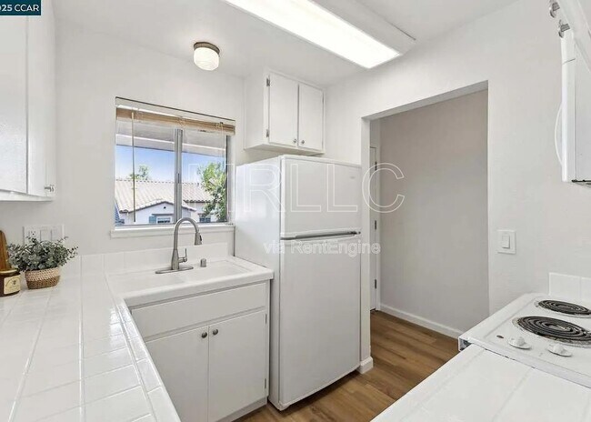 Foto del edificio - 3847 Vineyard Ave