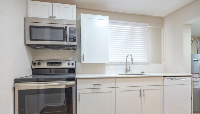 Foto del edificio - 421 W 9th St