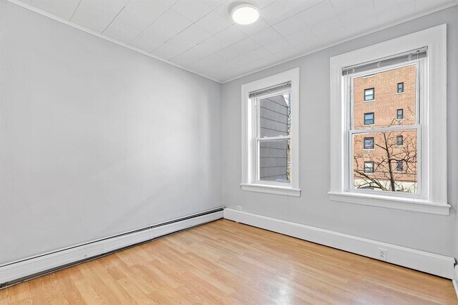 Building Photo - 44 E 18th St
