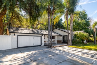 Building Photo - 9501 Clybourn Ave