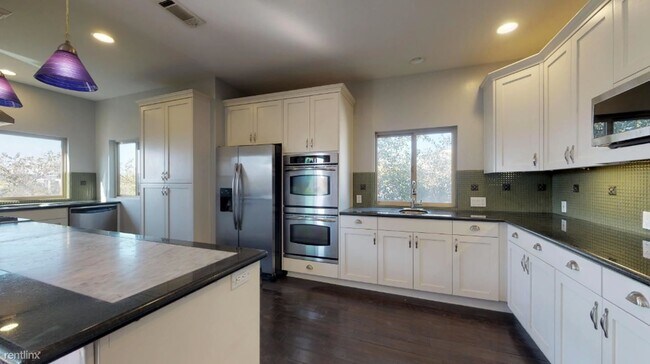 Foto del edificio - 1 br, 1 bath House - 1030 22nd St Private ...