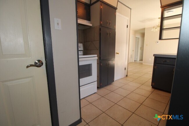 Building Photo - 2706 Live Oak Dr