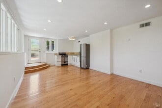 Building Photo - 125 Bayview Ave