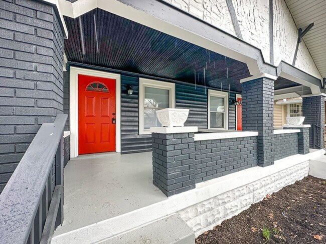 Building Photo - 840-840 N Chester Ave