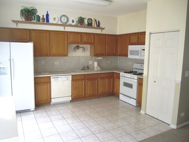 Foto del edificio - 2828 Cedar Glade Dr