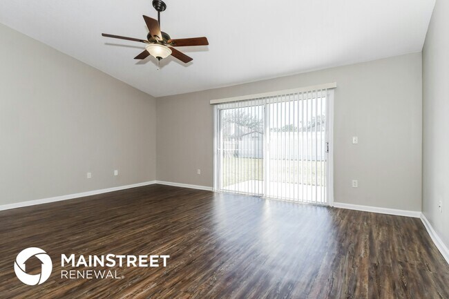 Foto del edificio - 6639 Leslie Oaks Ln