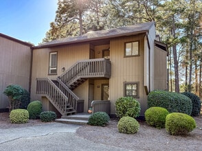 Building Photo - 10 Pine Tree Rd