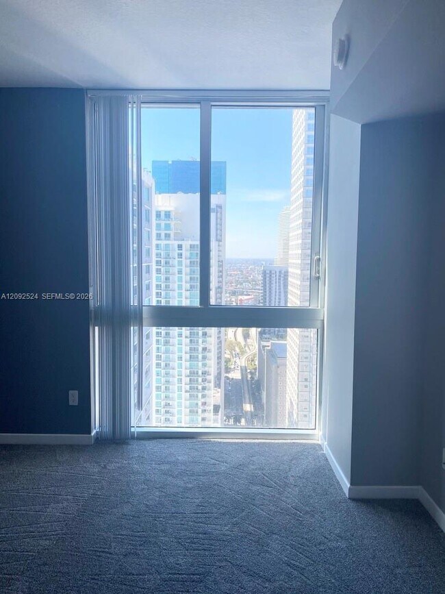 Foto del edificio - 335 S Biscayne Blvd