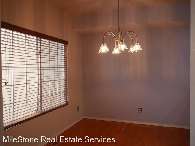 Building Photo - 4 br, 3.5 bath House - 5608 Sonnet Hts