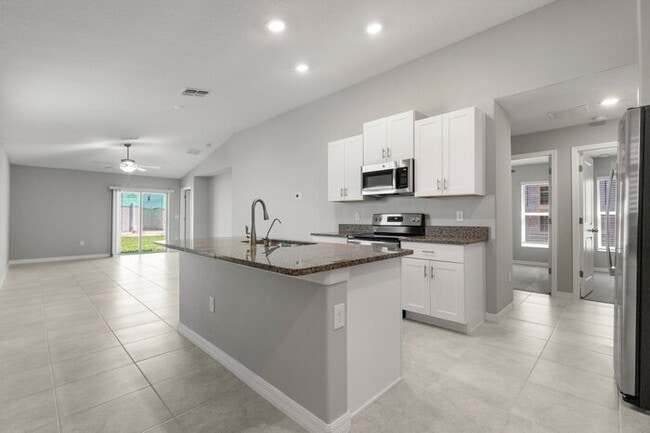 Building Photo - LIKE NEW Home for Rent in Cypress Mill!