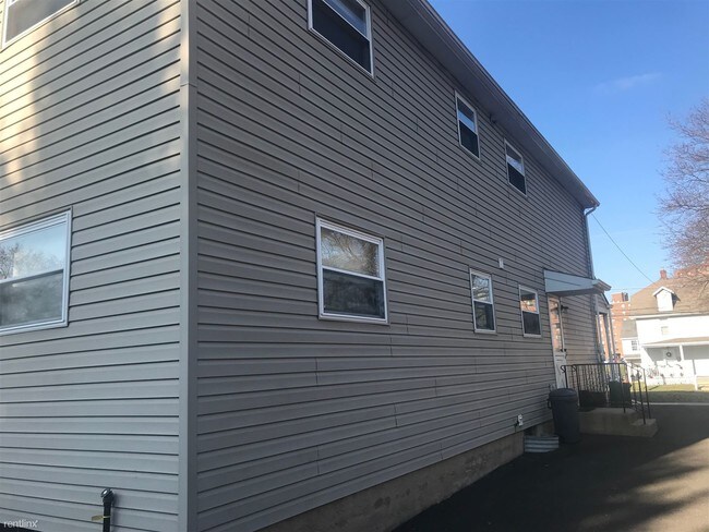 Building Photo - 2 br, 1 bath House - 60B Byberry Rd