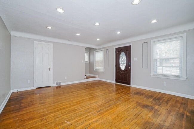 Building Photo - 651 Voelker Ave