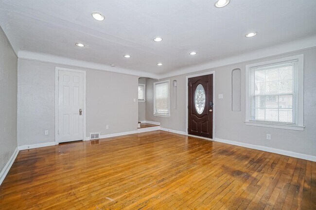 Foto del edificio - 651 Voelker Ave