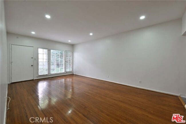 Foto del edificio - 149 Crescent Dr