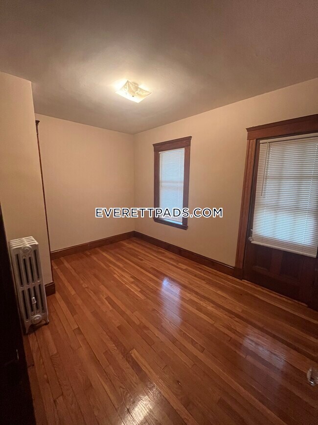 Foto del edificio - 142 Glendale St