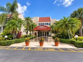 Building Photo - 140 Lakeview Dr