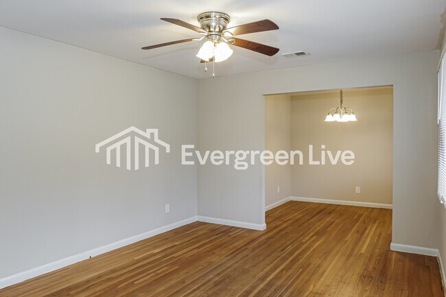 Foto del edificio - 2620 Rockwell Rd NW