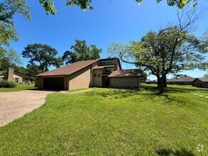 Building Photo - 110 Lilly Ln