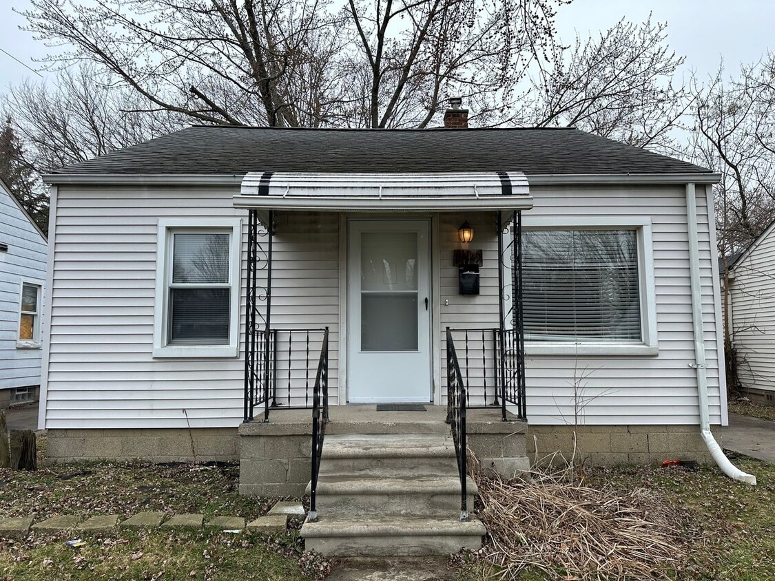 Primary Photo - 18549 Kenosha St