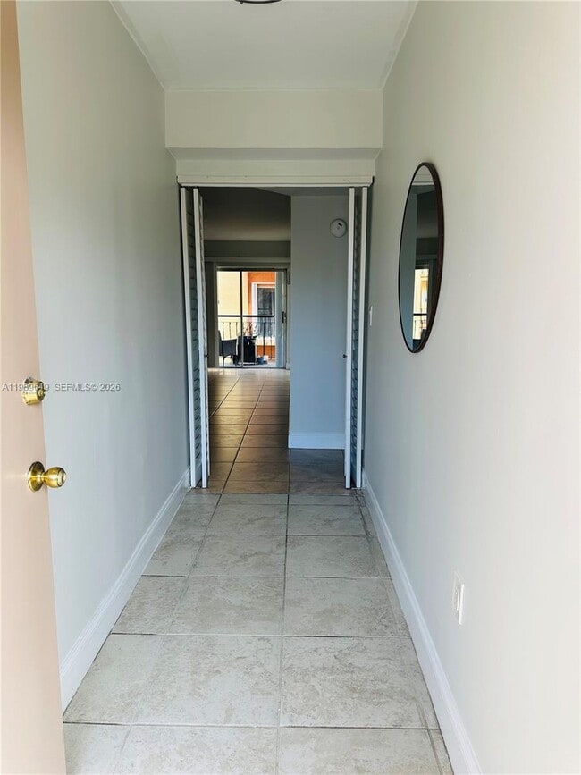 Foto del edificio - 1950 W 54th St