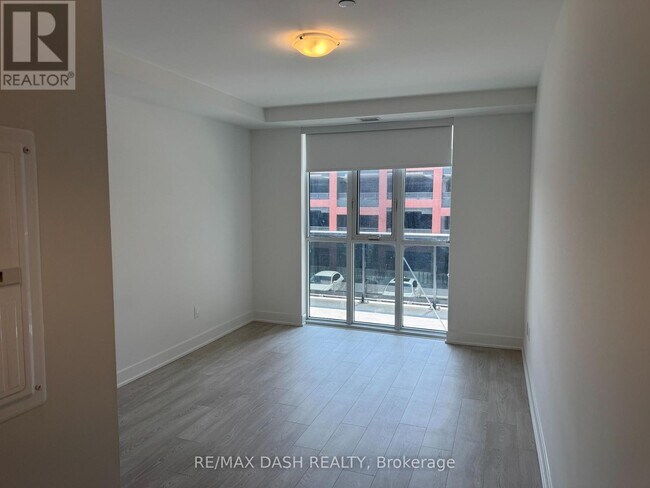 Photo du bâtiment - 2545 Simcoe St N