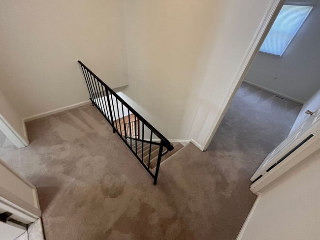 Building Photo - Lovely 2 BR/ 1.5 BA Townhome in Heritage H...