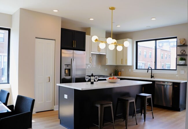 Building Photo - Lions Park Row