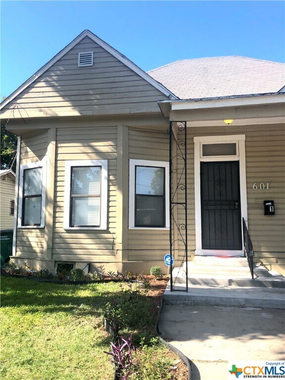 Building Photo - 603 Devine St