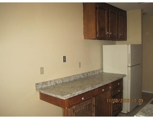 Building Photo - 2 Shrewsbury Green Dr