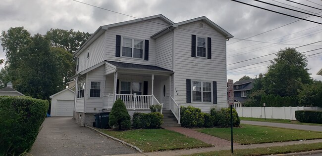 Building Photo - 144 Butler St