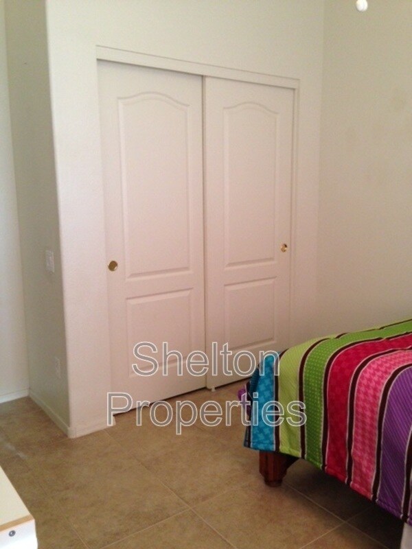Building Photo - 12917 W Earll Dr