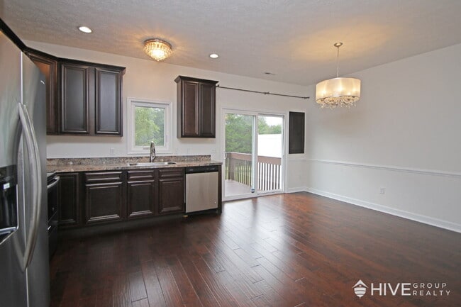 Building Photo - Modern 3BR Townhouse with Private Backyard – Ready to Rent!