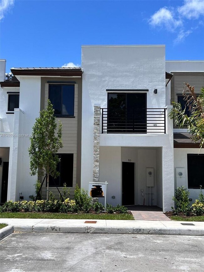 Foto del edificio - NEW CONSTRUCTION!!!! AMAIZING LOCATION!!!