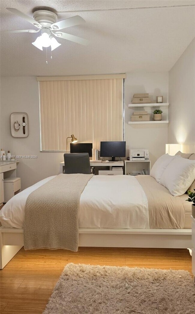 Foto del edificio - 750 NE 199th St