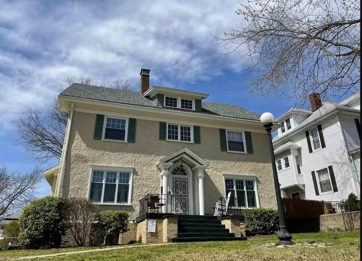 Primary Photo - 1645 S 5th St