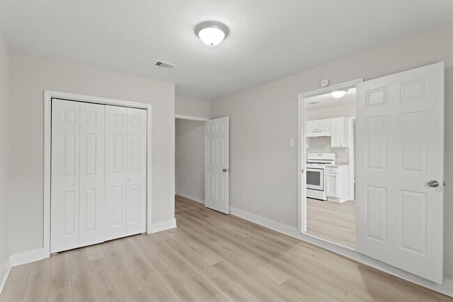 Foto del edificio - 9133 Woodlyn Rd