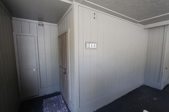 Building Photo - Furnished Country Club Condo | Golf Course Views | Washer/Dryer Included