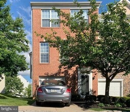 Building Photo - 193 Hudson Dr
