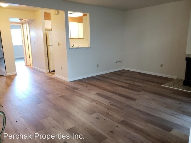 Building Photo - 1 br, 1 bath House - 3193 Wayside Plaza #13