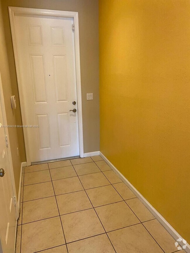 Building Photo - 2832 SW 81st Ave