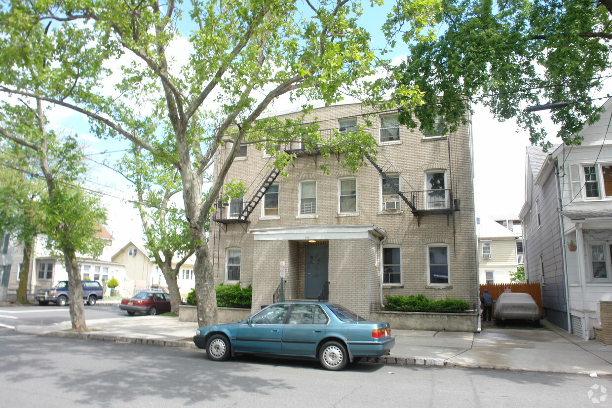 Building Photo - 194 Patterson St