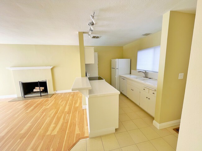 Building Photo - 4300 Shorecrest Ln