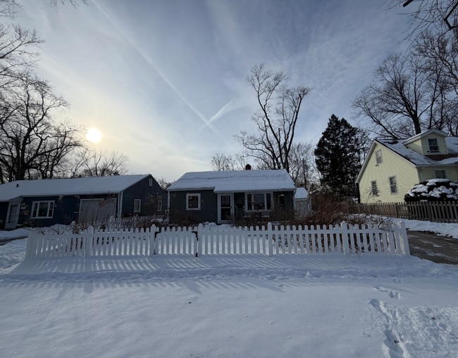 Front with fenced picket fence and natural grasses - 1101 S Cottage Grove Ave