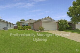 Building Photo - 911 Live Oak Dr