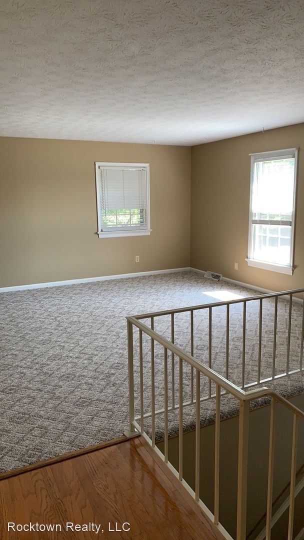 Building Photo - 4 br, 3 bath House - 142 Lynden Place