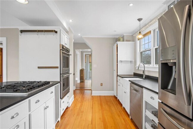 Building Photo - 446 Paradise Ave